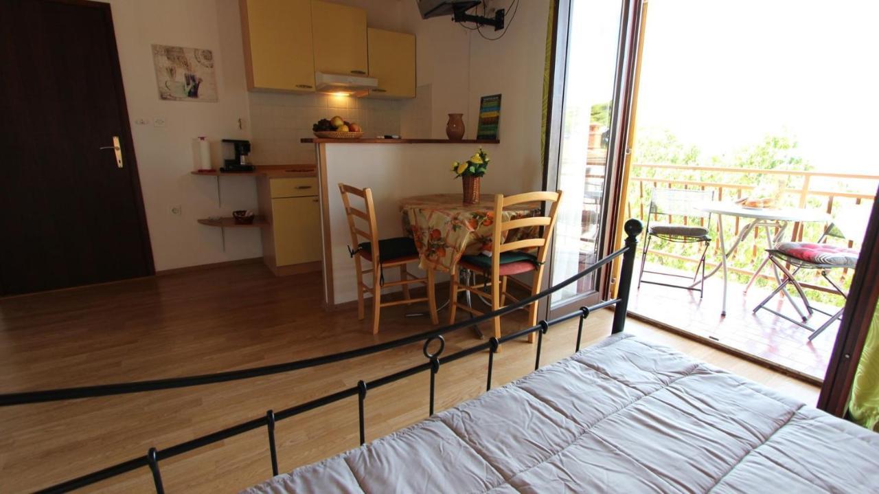 Apartments And Rooms Jelka Malinska Eksteriør bilde